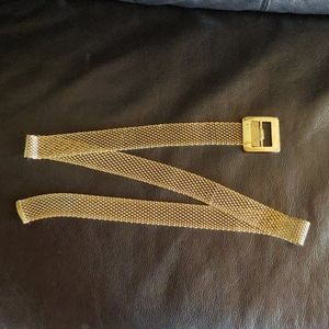 Cache gold tone, chain weave, belt